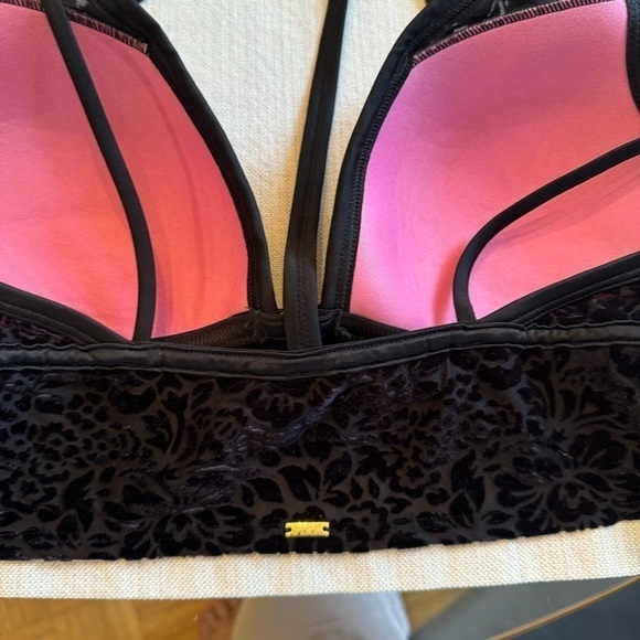 Victoria secret pink breaker in a size 34 B or size M used in a excellent - Picture 5 of 5